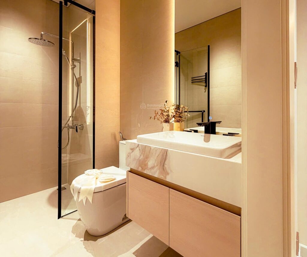Phòng tắm với trang thiết bị hiện đại